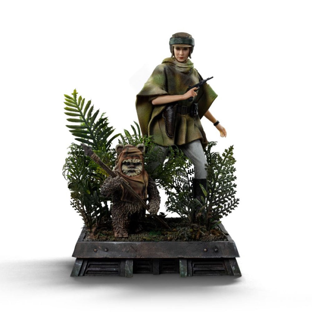 Star Wars – Leia and Wicket 1:10 Scale Statue