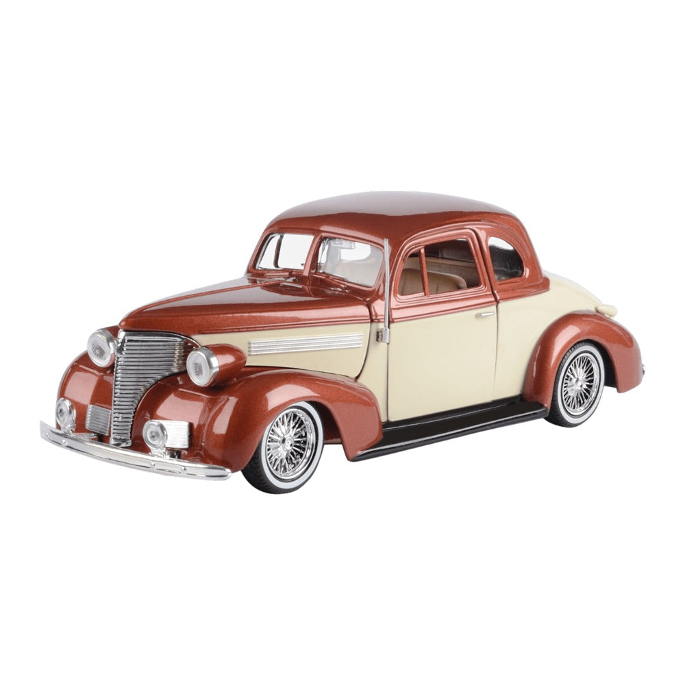 Kult Klassics -1:24 1939 Chevrolet Coupe
