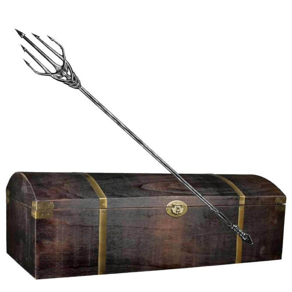 Justice League (2017) – Aquaman’s Trident with Treasure Chest Life-Size Replica