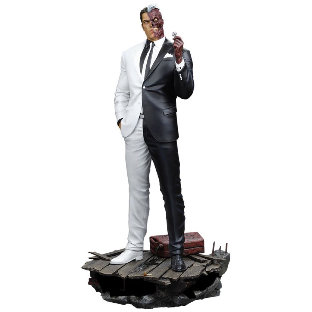 Batman – Two Face 1:6 Scale Maquette