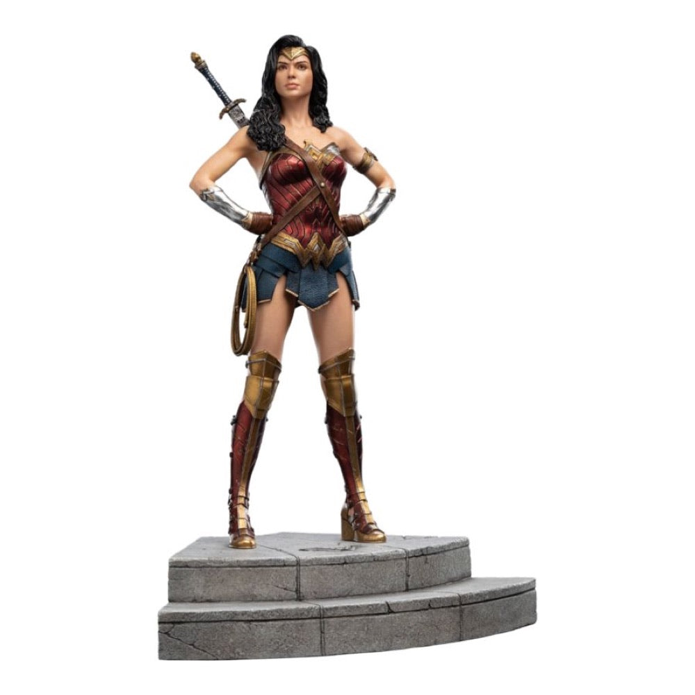 Justice League (2017) – Wonder Woman Statue