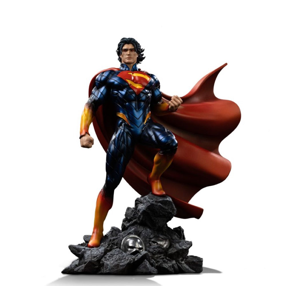 DC Comics –  Superman Absolute 1:10 Scale Statue